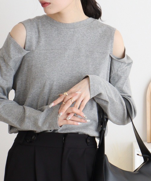 atONE(アットワン)の「オープンショルダーロングスリーブTシャツ(Tシャツ/カットソー・レディース・グレイッシュベージュ/カーキ/チャコールグレー/杢グレー/ブラック/オフホワイト・M-L/4L~5L/LL~3L)」の5枚目の写真