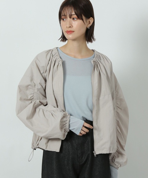 LAKOLE（ラコレ）の「袖ボリュームナイロンブルゾン / 290772（ブルゾン・レディース・グレイッシュベージュ/オフホワイト/ブラック・LARGE/MEDIUM）」の20枚目の写真