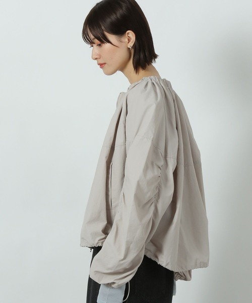 LAKOLE（ラコレ）の「袖ボリュームナイロンブルゾン / 290772（ブルゾン・レディース・グレイッシュベージュ/オフホワイト/ブラック・LARGE/MEDIUM）」の21枚目の写真