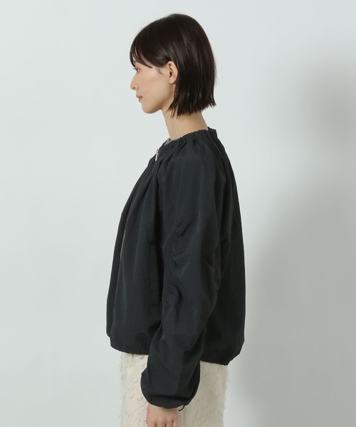 LAKOLE（ラコレ）の「袖ボリュームナイロンブルゾン / 290772（ブルゾン・レディース・グレイッシュベージュ/オフホワイト/ブラック・LARGE/MEDIUM）」の12枚目の写真