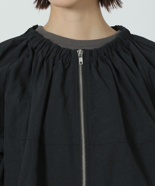 LAKOLE（ラコレ）の「袖ボリュームナイロンブルゾン / 290772（ブルゾン・レディース・グレイッシュベージュ/オフホワイト/ブラック・LARGE/MEDIUM）」の13枚目の写真