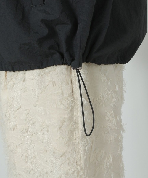 LAKOLE（ラコレ）の「袖ボリュームナイロンブルゾン / 290772（ブルゾン・レディース・グレイッシュベージュ/オフホワイト/ブラック・LARGE/MEDIUM）」の4枚目の写真