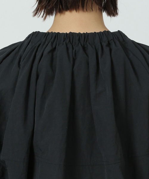 LAKOLE（ラコレ）の「袖ボリュームナイロンブルゾン / 290772（ブルゾン・レディース・グレイッシュベージュ/オフホワイト/ブラック・LARGE/MEDIUM）」の6枚目の写真