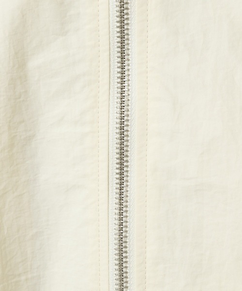 LAKOLE（ラコレ）の「袖ボリュームナイロンブルゾン / 290772（ブルゾン・レディース・グレイッシュベージュ/オフホワイト/ブラック・LARGE/MEDIUM）」の7枚目の写真