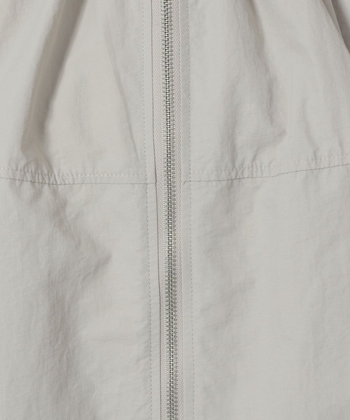 LAKOLE（ラコレ）の「袖ボリュームナイロンブルゾン / 290772（ブルゾン・レディース・グレイッシュベージュ/オフホワイト/ブラック・LARGE/MEDIUM）」の9枚目の写真