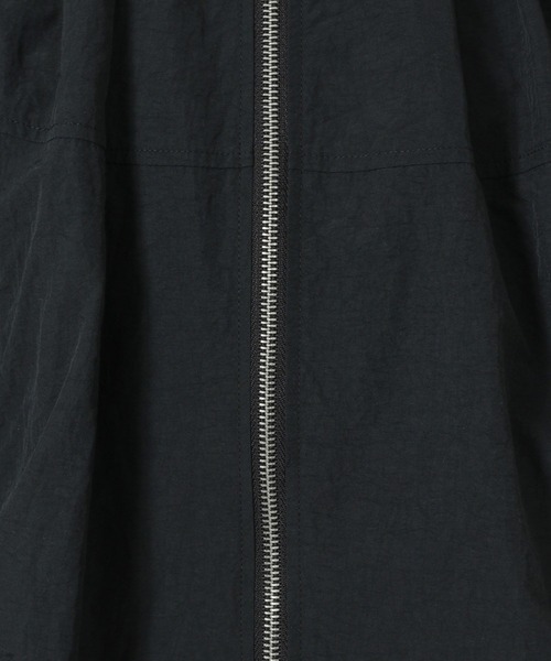 LAKOLE（ラコレ）の「袖ボリュームナイロンブルゾン / 290772（ブルゾン・レディース・グレイッシュベージュ/オフホワイト/ブラック・LARGE/MEDIUM）」の8枚目の写真