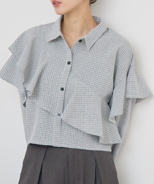 RETRO GIRL(レトロガール)の「フリルクロップドSH(シャツ/ブラウス・レディース・ブラック系その他2/ナチュラル/チャコールグレー・FREE)」の1枚目の写真