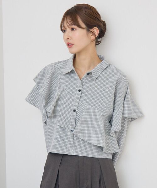 RETRO GIRL(レトロガール)の「フリルクロップドSH(シャツ/ブラウス・レディース・ブラック系その他2/ナチュラル/チャコールグレー・FREE)」の4枚目の写真
