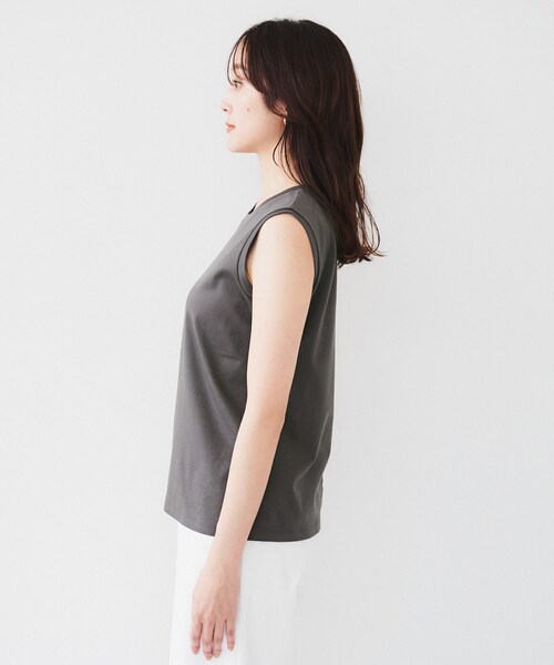 UNTITLED（アンタイトル）の「ノースリーブプルオーバー（Tシャツ/カットソー・レディース・ブラック/チャコールグレー/ホワイト・00/02/04/44/48/50）」の18枚目の写真