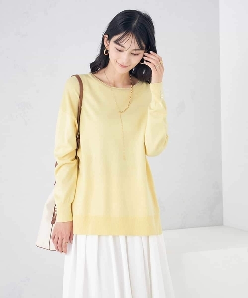 a.v.v(アーヴェヴェ)の「袖パール付きチュニックニット(ニット/セーター・レディース・ブラック/ネイビー/アイボリー/クリーム・40/38/42/36)」の1枚目の写真