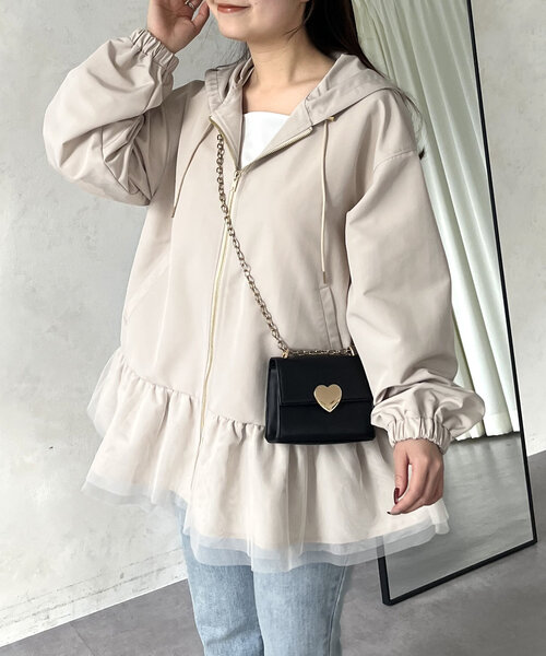 prose verse（プロズヴェール）の「裾チュールフリル撥水マウンテンパーカー（ブルゾン・レディース・ベージュ/ブラック・FREE）」の2枚目の写真