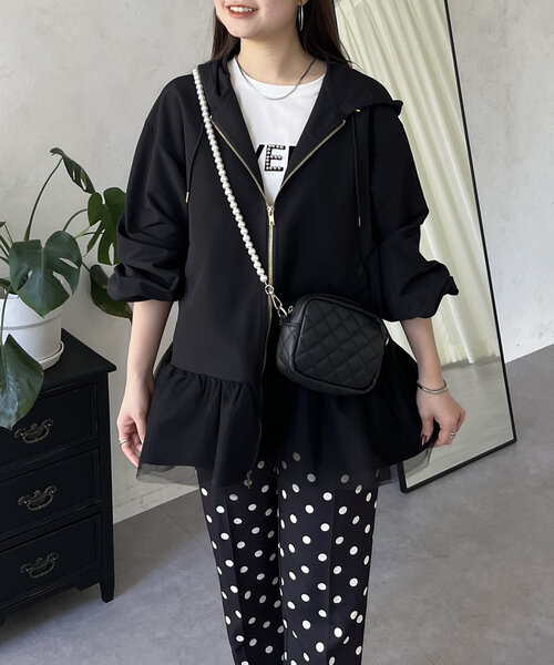 prose verse（プロズヴェール）の「裾チュールフリル撥水マウンテンパーカー（ブルゾン・レディース・ベージュ/ブラック・FREE）」の3枚目の写真