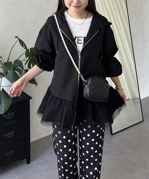 prose verse（プロズヴェール）の「裾チュールフリル撥水マウンテンパーカー（ブルゾン・レディース・ベージュ/ブラック・FREE）」の4枚目の写真