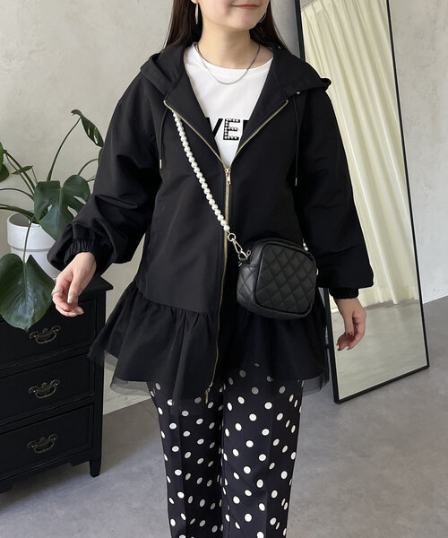 prose verse（プロズヴェール）の「裾チュールフリル撥水マウンテンパーカー（ブルゾン・レディース・ベージュ/ブラック・FREE）」の7枚目の写真