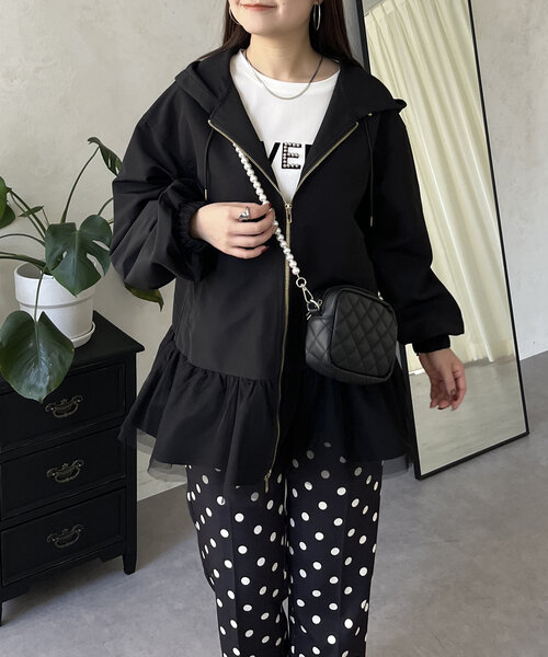 prose verse（プロズヴェール）の「裾チュールフリル撥水マウンテンパーカー（ブルゾン・レディース・ベージュ/ブラック・FREE）」の9枚目の写真