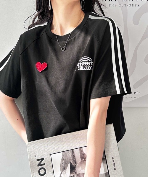 FIRST MOOD（ファーストムード）の「《FIRSTMOODコラボ》ハートロゴ刺繍袖ラインミニTシャツ（Tシャツ/カットソー・レディース・オートミール/ブラック・MEDIUM/LARGE）」の7枚目の写真