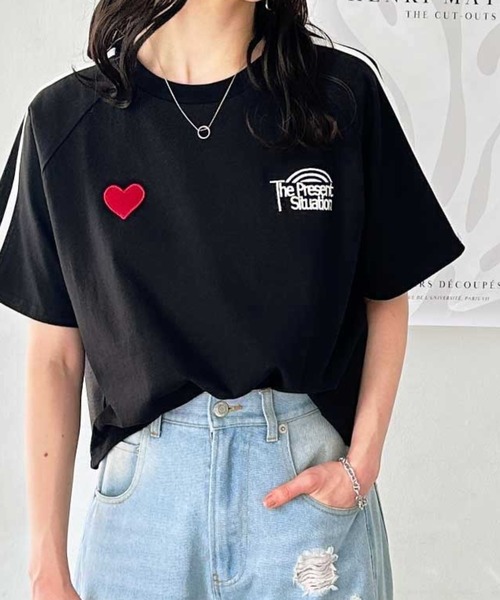FIRST MOOD（ファーストムード）の「《FIRSTMOODコラボ》ハートロゴ刺繍袖ラインミニTシャツ（Tシャツ/カットソー・レディース・オートミール/ブラック・MEDIUM/LARGE）」の11枚目の写真