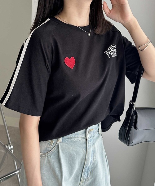 FIRST MOOD（ファーストムード）の「《FIRSTMOODコラボ》ハートロゴ刺繍袖ラインミニTシャツ（Tシャツ/カットソー・レディース・オートミール/ブラック・MEDIUM/LARGE）」の19枚目の写真