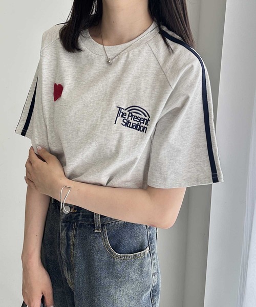 FIRST MOOD（ファーストムード）の「《FIRSTMOODコラボ》ハートロゴ刺繍袖ラインミニTシャツ（Tシャツ/カットソー・レディース・オートミール/ブラック・MEDIUM/LARGE）」の17枚目の写真