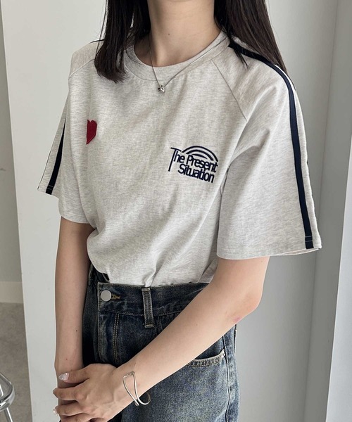 FIRST MOOD（ファーストムード）の「《FIRSTMOODコラボ》ハートロゴ刺繍袖ラインミニTシャツ（Tシャツ/カットソー・レディース・オートミール/ブラック・MEDIUM/LARGE）」の16枚目の写真