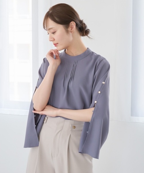 Andemiu（アンデミュウ）の「ソデボタンスタンドブラウス325552（シャツ/ブラウス・レディース・ネイビー/ブルー/オフホワイト/ブラック/グリーン・FREE）」の5枚目の写真