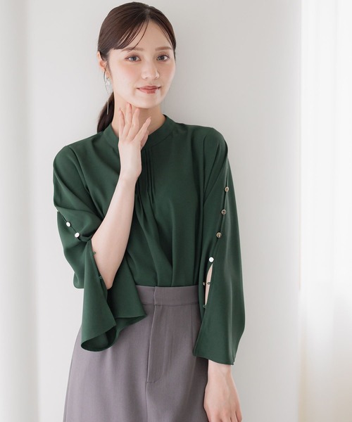 Andemiu（アンデミュウ）の「ソデボタンスタンドブラウス325552（シャツ/ブラウス・レディース・ネイビー/ブルー/オフホワイト/ブラック/グリーン・FREE）」の3枚目の写真