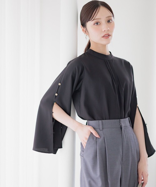 Andemiu（アンデミュウ）の「ソデボタンスタンドブラウス325552（シャツ/ブラウス・レディース・ネイビー/ブルー/オフホワイト/ブラック/グリーン・FREE）」の2枚目の写真