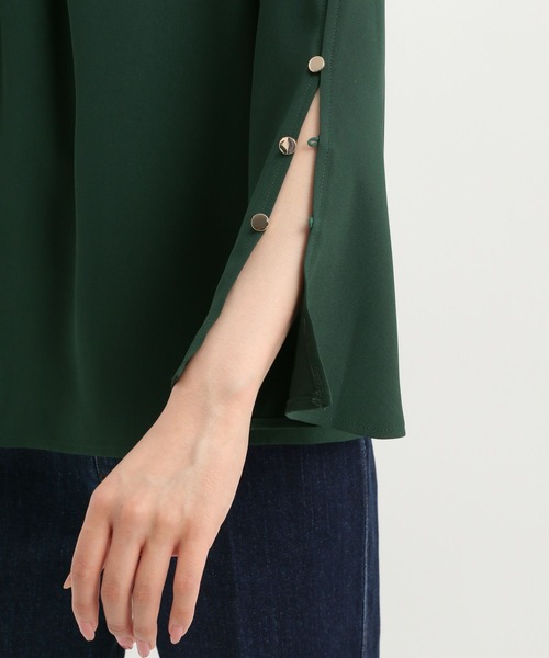 Andemiu（アンデミュウ）の「ソデボタンスタンドブラウス325552（シャツ/ブラウス・レディース・ネイビー/ブルー/オフホワイト/ブラック/グリーン・FREE）」の10枚目の写真