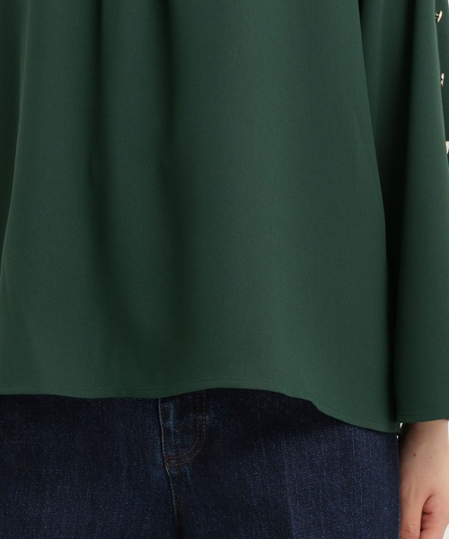 Andemiu（アンデミュウ）の「ソデボタンスタンドブラウス325552（シャツ/ブラウス・レディース・ネイビー/ブルー/オフホワイト/ブラック/グリーン・FREE）」の9枚目の写真