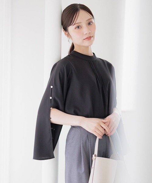 Andemiu（アンデミュウ）の「ソデボタンスタンドブラウス325552（シャツ/ブラウス・レディース・ネイビー/ブルー/オフホワイト/ブラック/グリーン・FREE）」の20枚目の写真