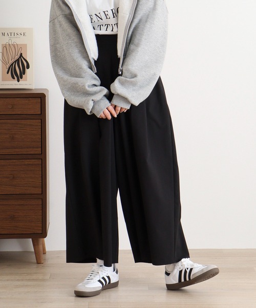 EGLANTINE（エグランティーヌ）の「EGLANTINE ボックスフレアーワイドタックパンツ（その他パンツ・レディース・カーキ/ブラック/ベージュ・40）」の2枚目の写真