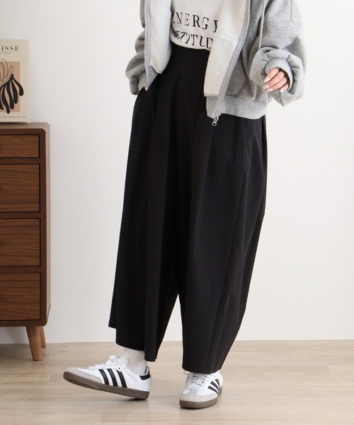 EGLANTINE（エグランティーヌ）の「EGLANTINE ボックスフレアーワイドタックパンツ（その他パンツ・レディース・カーキ/ブラック/ベージュ・40）」の4枚目の写真