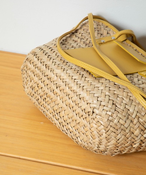 Munich(ミューニック)の「ストロー×フェイクレザー トートバッグ(かごバッグ・レディース・ブラック/キャメル/イエロー/ホワイト・FREE)」の6枚目の写真