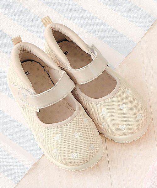 apres les cours（アプレレクール）の「ハート刺繍水抜きサンダル（サンダル・キッズ・ピンク/キナリ・19/18/17/16/15 /14）」の2枚目の写真