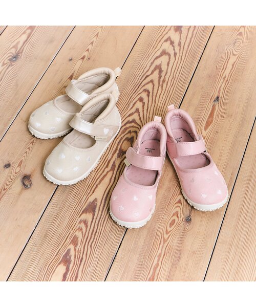 apres les cours（アプレレクール）の「ハート刺繍水抜きサンダル（サンダル・キッズ・ピンク/キナリ・19/18/17/16/15 /14）」の5枚目の写真