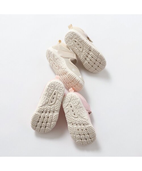 apres les cours（アプレレクール）の「ハート刺繍水抜きサンダル（サンダル・キッズ・ピンク/キナリ・19/18/17/16/15 /14）」の9枚目の写真