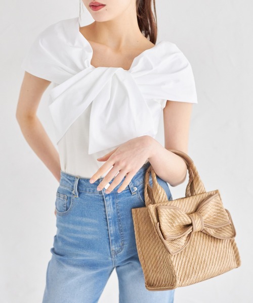 tocco closet（トッコ　クローゼット）の「ビックリボン付きパイピングペーパーバッグ（ハンドバッグ・レディース・モカ/ベージュ・M）」の3枚目の写真