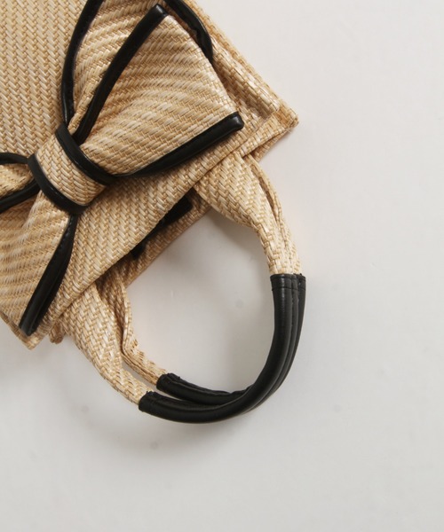 tocco closet（トッコ　クローゼット）の「ビックリボン付きパイピングペーパーバッグ（ハンドバッグ・レディース・モカ/ベージュ・M）」の11枚目の写真