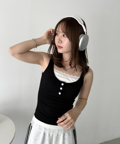 CLEA（クレア）の「カップ付きレースレイヤード風タンクトップ（タンクトップ・レディース・ブラック/グレー/レッド・FREE）」の7枚目の写真