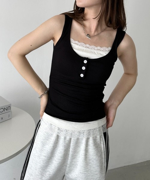 CLEA（クレア）の「カップ付きレースレイヤード風タンクトップ（タンクトップ・レディース・ブラック/グレー/レッド・FREE）」の5枚目の写真