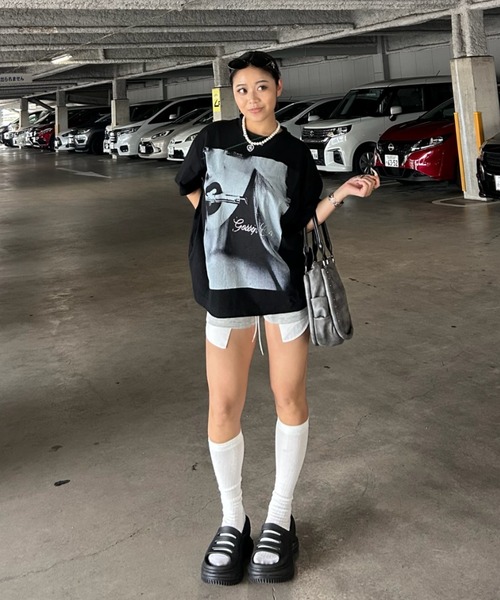 INTER FACTORY（インターファクトリー）の「AINA - ラインストーンロゴフェイスプリントBIG Tシャツ　GOSSIP CLUB　made in INTER FACTORY（Tシャツ/カットソー・レディース・ホワイト/ブラック・FREE）」の20枚目の写真