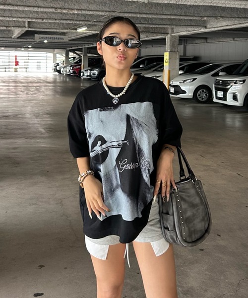 INTER FACTORY（インターファクトリー）の「AINA - ラインストーンロゴフェイスプリントBIG Tシャツ　GOSSIP CLUB　made in INTER FACTORY（Tシャツ/カットソー・レディース・ホワイト/ブラック・FREE）」の21枚目の写真