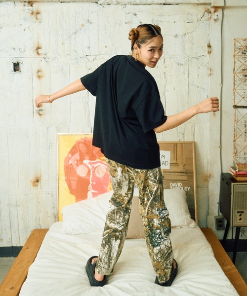 INTER FACTORY（インターファクトリー）の「AINA - ラインストーンロゴフェイスプリントBIG Tシャツ　GOSSIP CLUB　made in INTER FACTORY（Tシャツ/カットソー・レディース・ホワイト/ブラック・FREE）」の11枚目の写真