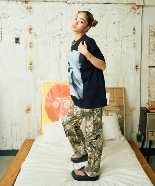 INTER FACTORY（インターファクトリー）の「AINA - ラインストーンロゴフェイスプリントBIG Tシャツ　GOSSIP CLUB　made in INTER FACTORY（Tシャツ/カットソー・レディース・ホワイト/ブラック・FREE）」の15枚目の写真