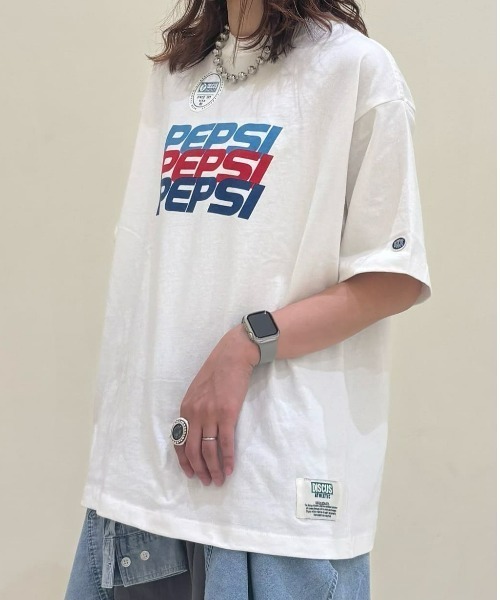 Right-on(ライトオン)の「【 限定展開 】 「 PEPSI 」プリント T シャツ(Tシャツ/カットソー・レディース・その他7/ブラック/その他6/ホワイト/その他1/その他5/その他2/その他3・M/L)」の2枚目の写真