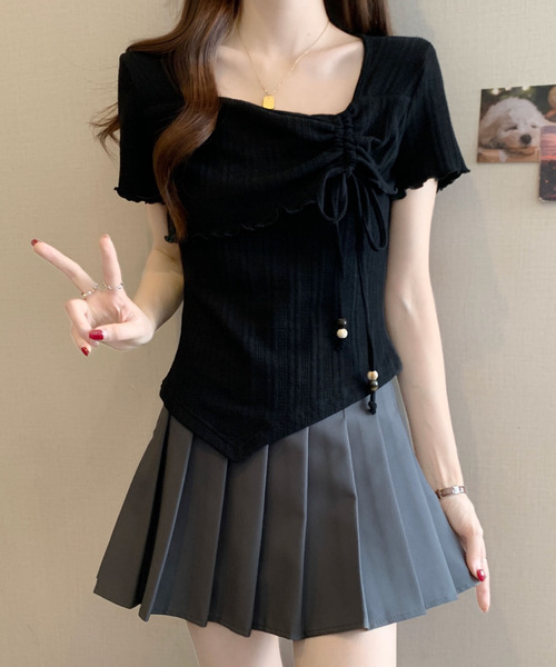 2ly2(トゥーリートゥー)の「スクエアネック×ギャザーデザイントップス(Tシャツ/カットソー・レディース・ベージュ/ブラック・FREE)」の7枚目の写真