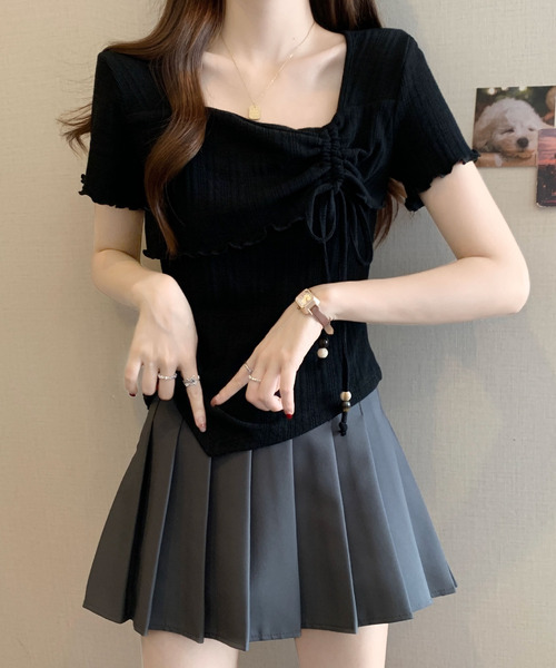 2ly2(トゥーリートゥー)の「スクエアネック×ギャザーデザイントップス(Tシャツ/カットソー・レディース・ベージュ/ブラック・FREE)」の9枚目の写真