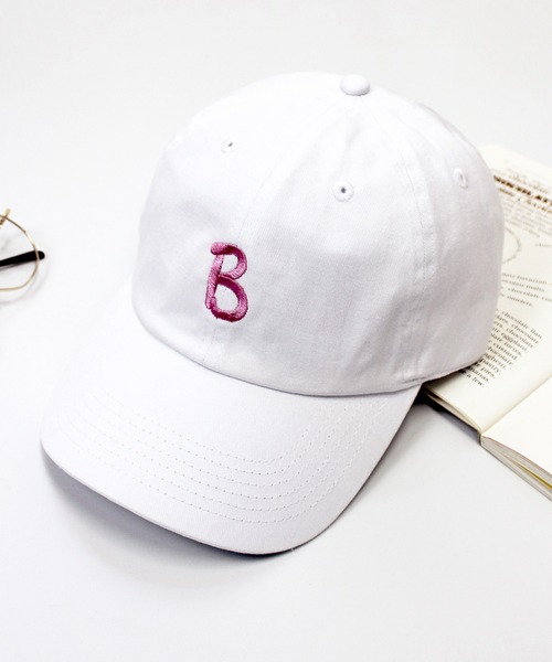 newhattan(ニューハッタン)の「【newhattan】 ニューハッタン 推し活 オリジナル イニシャル 刺繍 キャップ WHT AOH1400(キャップ・レディース・K/M/N/B/G/R/Y/A/H/J/Q/X/D/E/F/U/V/W/C/S/T/O/L/P/Z・FREE)」の1枚目の写真