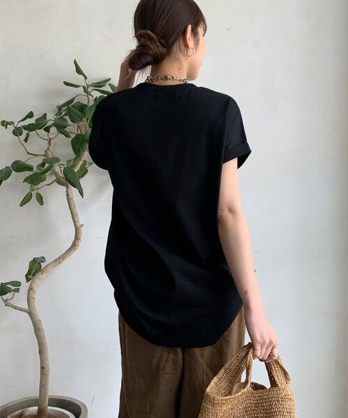 DouDou(ドゥドゥ)の「【WEB限定】 汗染み防止加工フロッキーロゴTEE(Tシャツ/カットソー・レディース・ブラウン/ベージュ/ブラック・FREE)」の4枚目の写真