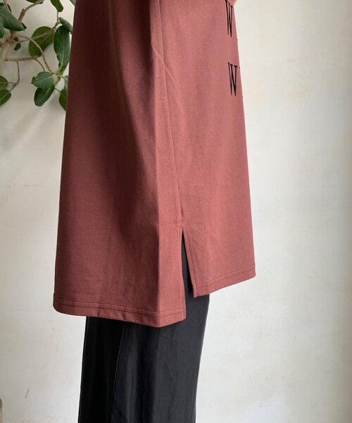 DouDou(ドゥドゥ)の「【WEB限定】 汗染み防止加工フロッキーロゴTEE(Tシャツ/カットソー・レディース・ブラウン/ベージュ/ブラック・FREE)」の18枚目の写真